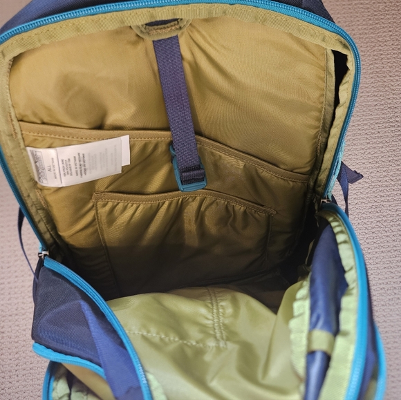 Patagonia nwot Navy Blue Backpack - Picture 5 of 9